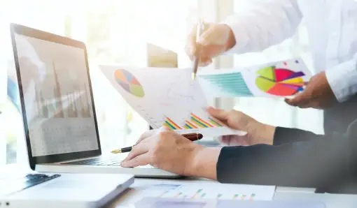 مسؤول علاقات عملاء